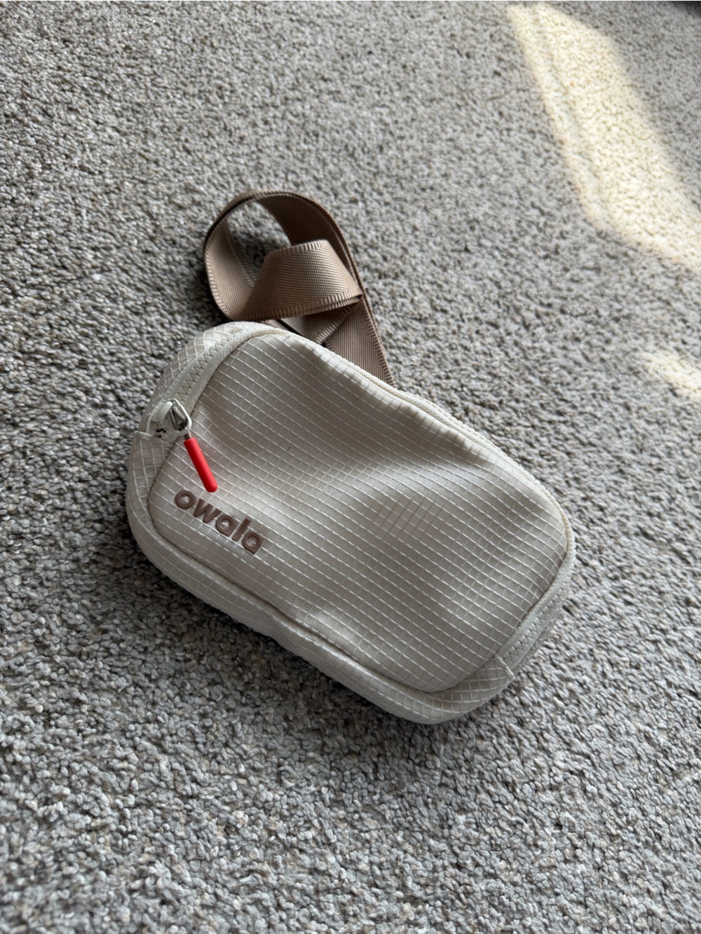 Owala 1L Crossbody The Daily Messenger Bag - Oat Latte